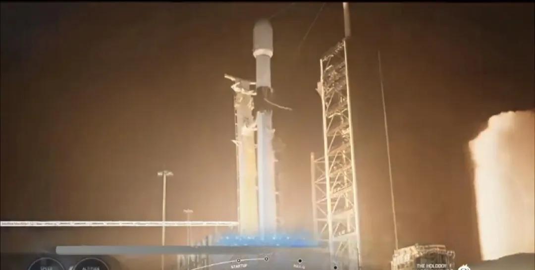 美太空探索器发射前往小行星探索资源
    马斯克旗下的SpaceX，猎鹰九号火