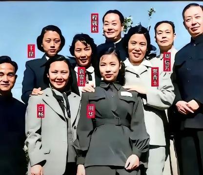 常香玉大师，文艺界唯一的人民艺术家，河南人的骄傲。
所以，常香玉的社会地位还是很