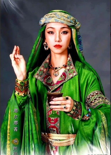 我说《长安的荔枝》怎么魔改了呢？

原来是为了捧那尔那茜，给她加戏了。

所以才
