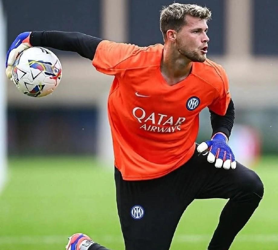 加油，何塞普！在昨天的悲剧（交通事故致一老人死亡）之后，国际米兰门将何塞普·马丁