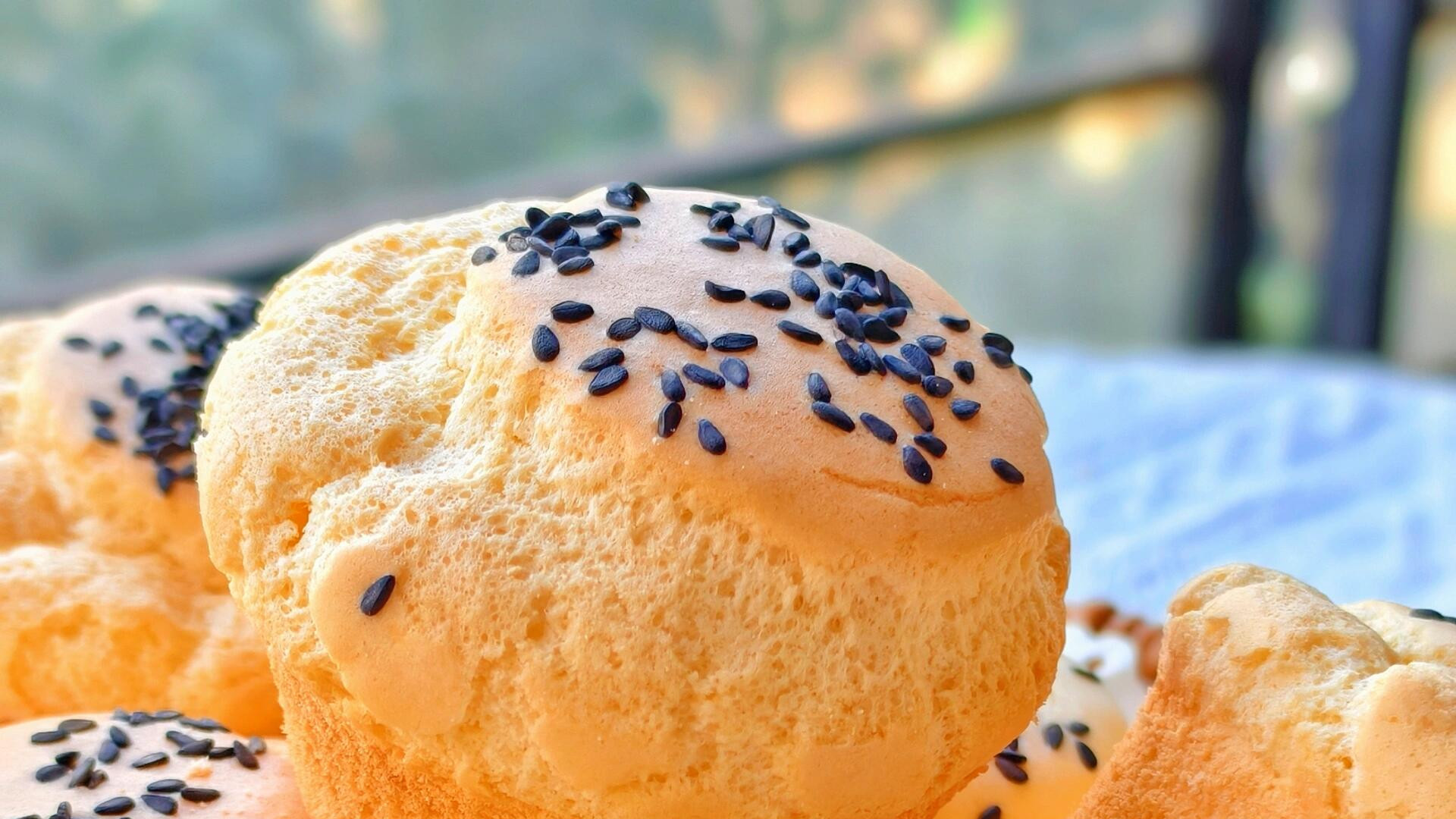 零失败的糯米鸡蛋糕，软fufu的像云朵，外香里糯，咬一口满嘴奶香！