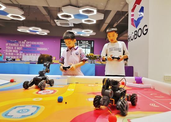 5G+AI加持 “龙脊之下”研学中心在桂林龙胜揭牌