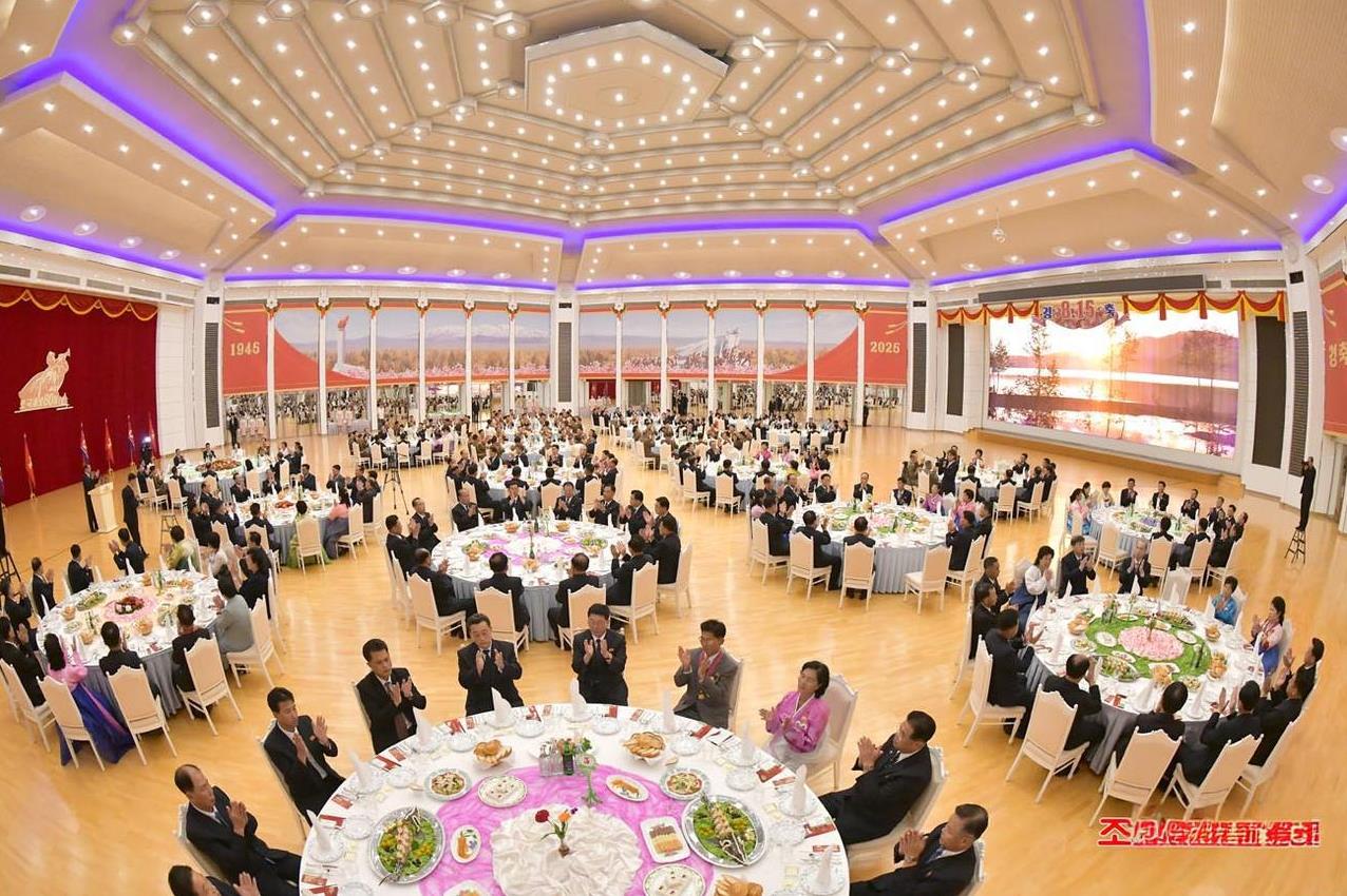 祖国解放80周年庆祝宴会举行