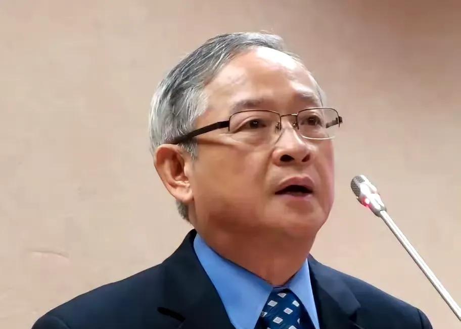 林郁芳：我实在看不懂大陆造那么多的武器装备，造那么多航母干什么，还频繁亮相示威，