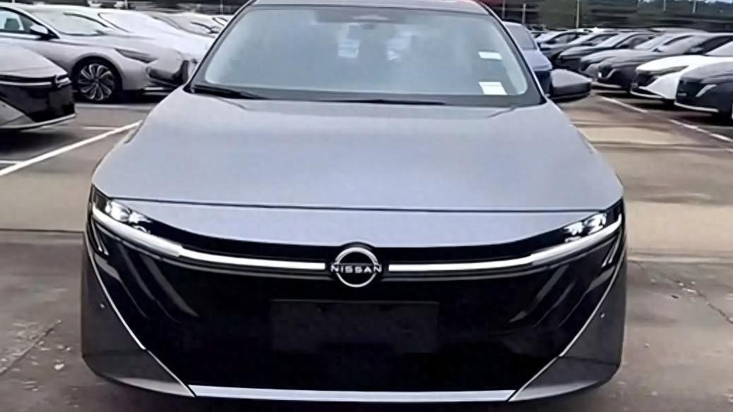 全新日产轩逸实车曝光！外观造型更运动，预计搭载双联屏