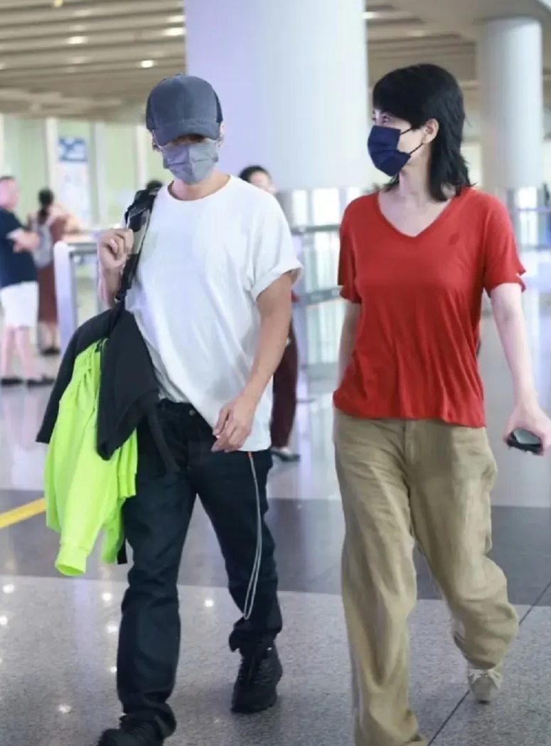 不知道为啥就是“不吃”你们在一起。还是希望谢霆锋和张柏芝在一起。后来突然明白，两
