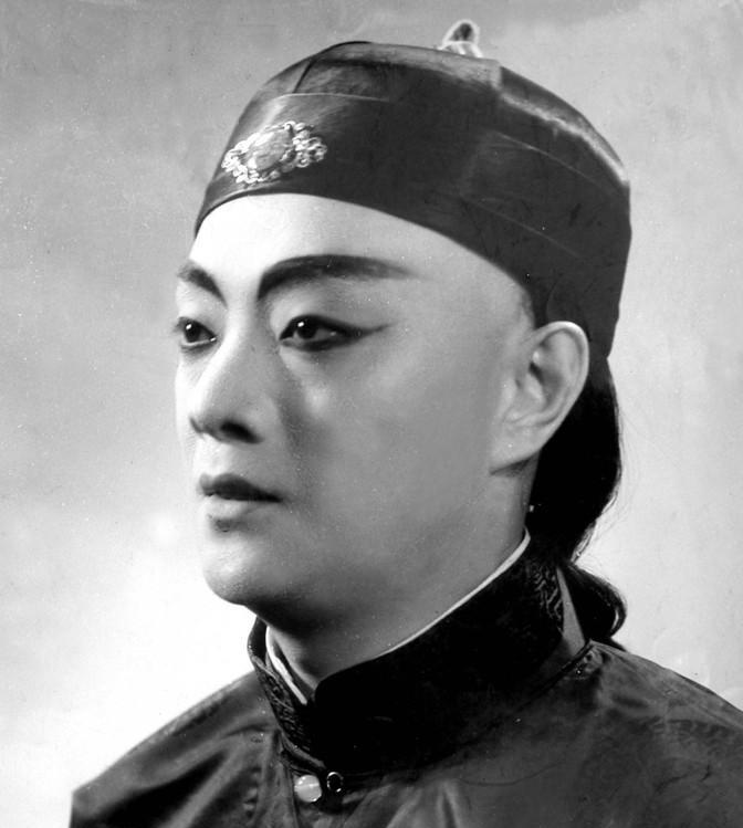1873年，杨乃武刚中举3个月，突然被判斩立决。姐姐背着黄榜2次进京申冤，可经过