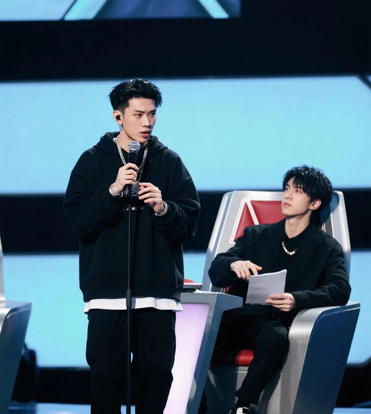 【Rapper祥龙台上呛声严浩翔？一句阴阳怪气让说唱圈炸了】
《新说唱2025》
