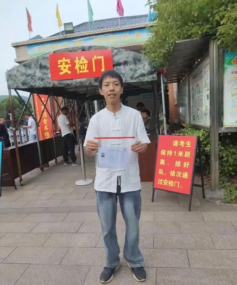 这孩子快省省心吧，都浪费了多少公共资源了？
6月11日下午，这名叫“朱雀玄武敕令