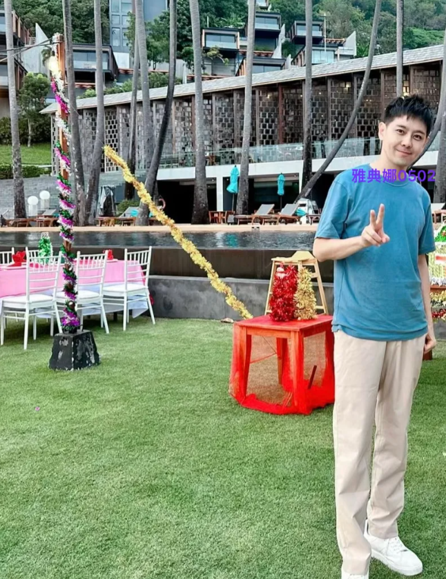 普吉岛偶遇林志颖，本人白白净净清爽帅气，讲话十分温柔，一点儿也不像快50岁的年纪