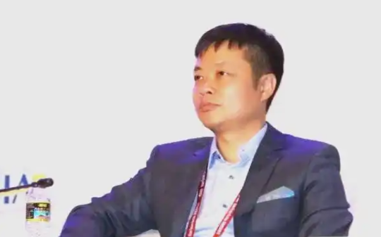 何小鹏到底有多牛？37 岁套现 300 亿，造车10年逆袭成行业标杆，万千创业者的偶像…