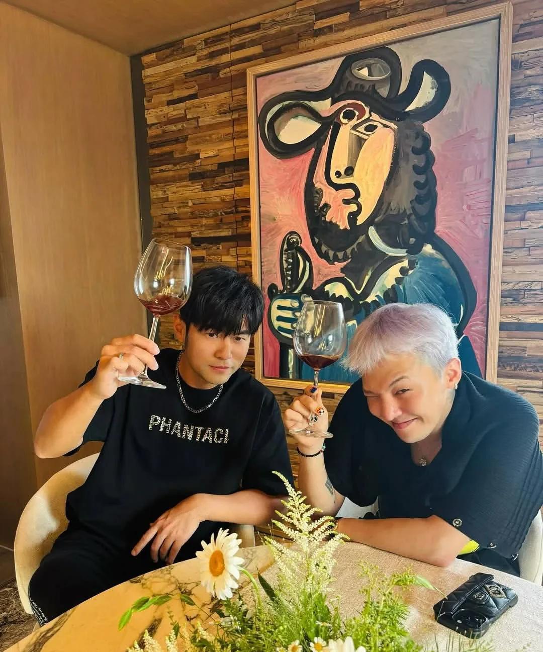 GD权志龙 、周杰伦两大天王在台湾合体了！
权志龙日前在中国台湾地区举办演唱会，