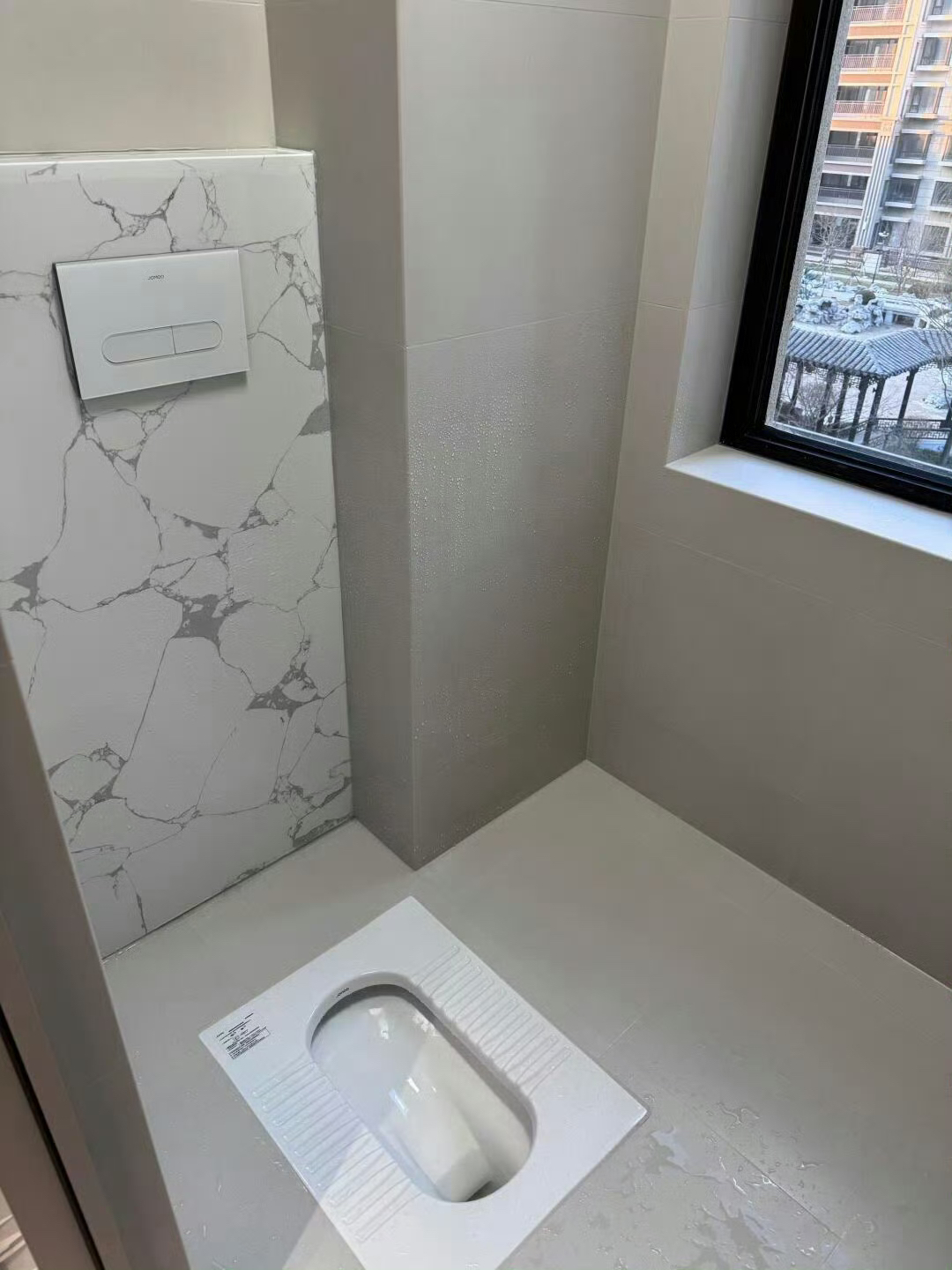 请设计师设计的蹲坑