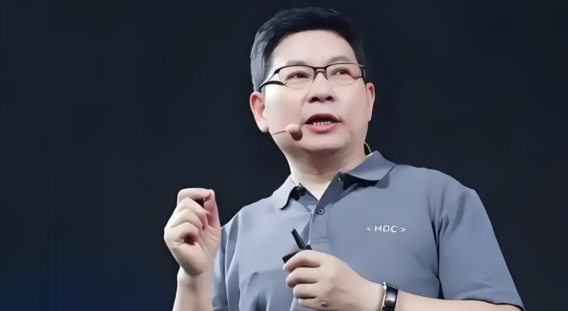 小米华为互掐，在5月31日召开的未来汽车先行者大会上，华为常务董事、终端BG董事