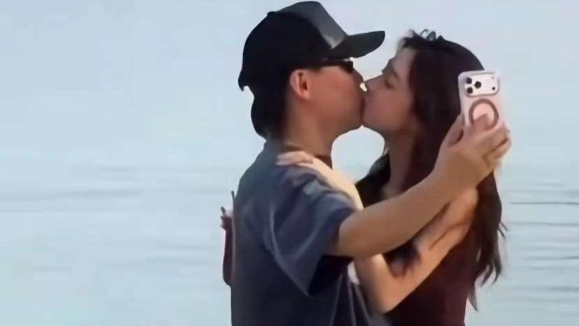 反转太快！胡彦斌认爱，机场牵手易梦玲，表示：无需向全世界汇报