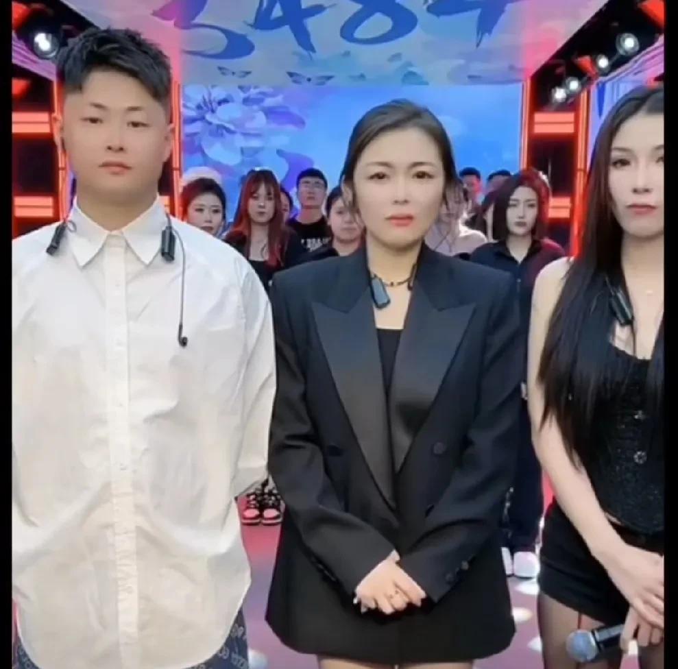 仙洋泪奔怀念铁粉凌儿！想办法联系去看她一眼，永远记着她！
           