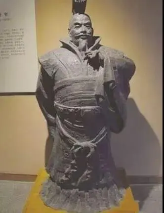 前秦皇帝苻坚非常的宽容，胸襟开阔，他任用平民出生的王猛统一了中国北方，用人也从不