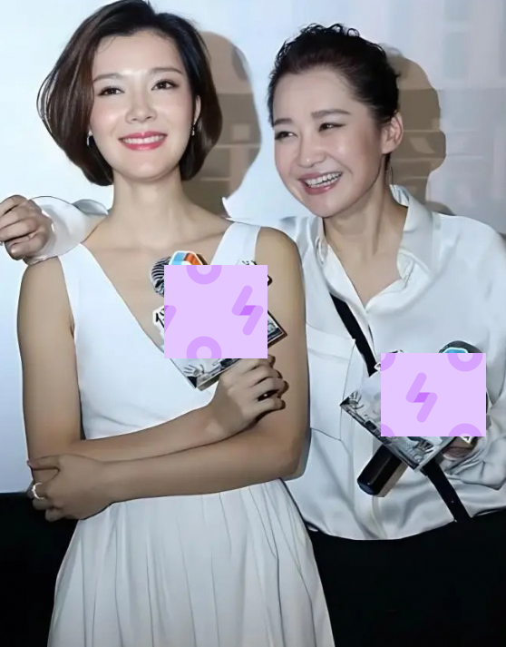 许晴车晓同框，媚态美与气质美的视觉碰撞