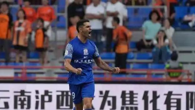 哨声背后的信任危机：中超判罚争议如何撕裂联赛根基？