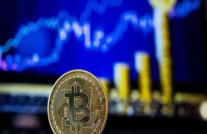 比特币的獠牙终于露出来了！玩资本这一套，美国人真的很狠，通过不断拉升，涨到让人无