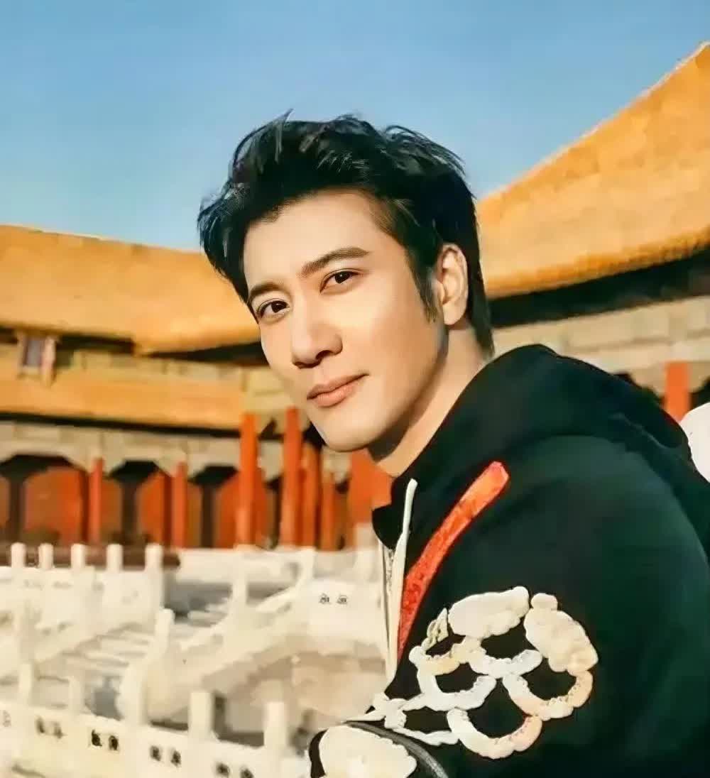 王力宏说，2021年那会儿我真觉得要完蛋了，所有工作都停了，连家门都不敢出。23