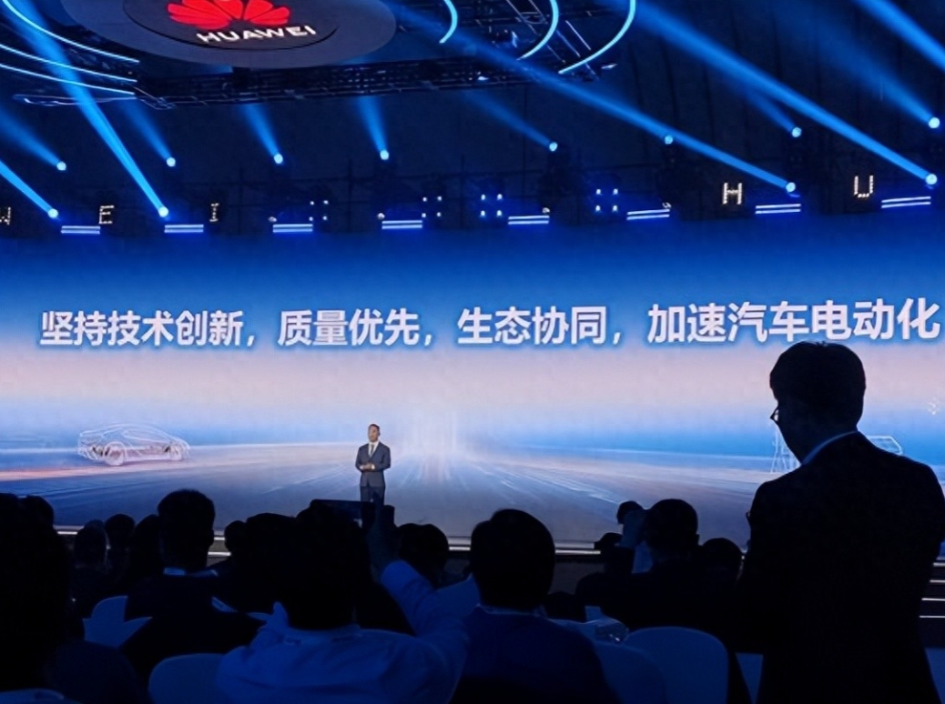 确定了，华为的下个发展方向是重卡车电动化。
我国目前有900万辆重型燃油卡车，每