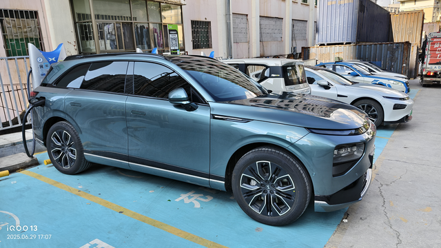 个人觉得呢续航合适就行
快充更重要一点。本人每天上下班约70公里，小鹏G9没有买