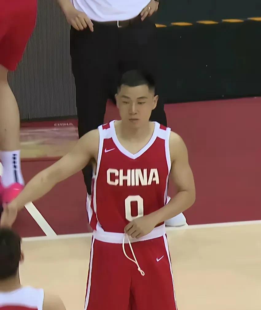 从男篮亚洲杯小组赛看，后卫这两人场上作用，但完全胜过呼声最高的两人
高诗岩:每场