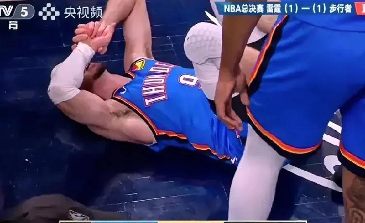 都说卡鲁索的这次犯规应该判恶意，但裁判解释得挺清楚的呀。



比赛进行到关键时