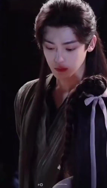 他本可以选择复仇，却偏偏选择宠她，把所有的狠劲都用在敌人身上，对她只剩下温柔和耐