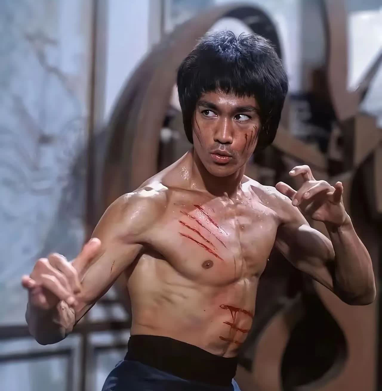 奉劝大家一句，
千万不要被李小龙骗了，
他之所以去世，不是因为疾病！

