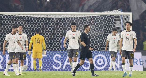 国足无缘世界杯后续赛事，荣誉战不许退票，球迷成受害者