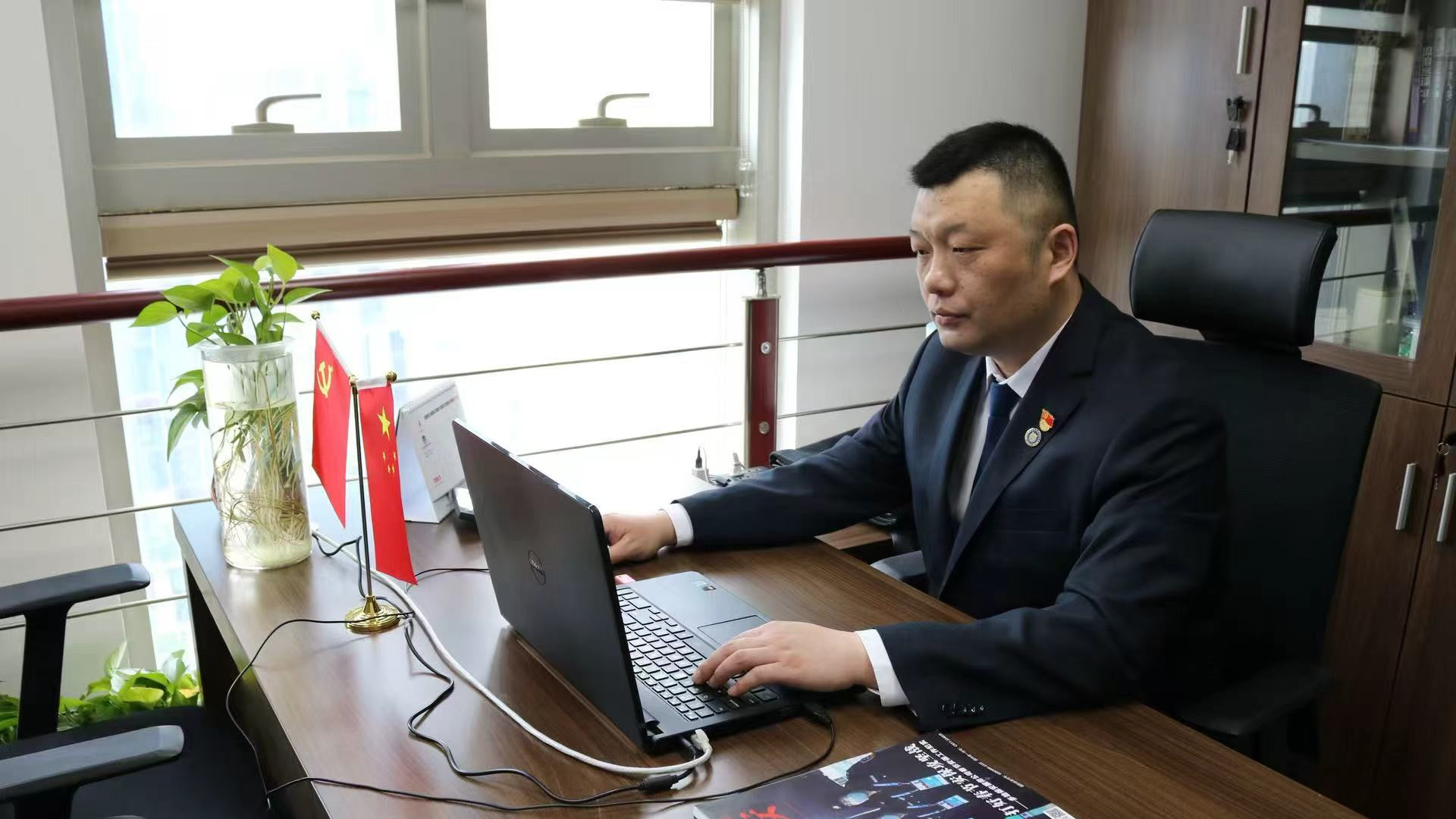 军旅淬炼忠诚护盾 无畏风雨守护安全——退役军人庞林：不懈奋斗的安保卫士