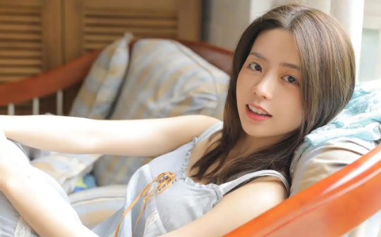 女儿放学被人接走，那人自称孩子亲妈，她是亲妈那我是谁