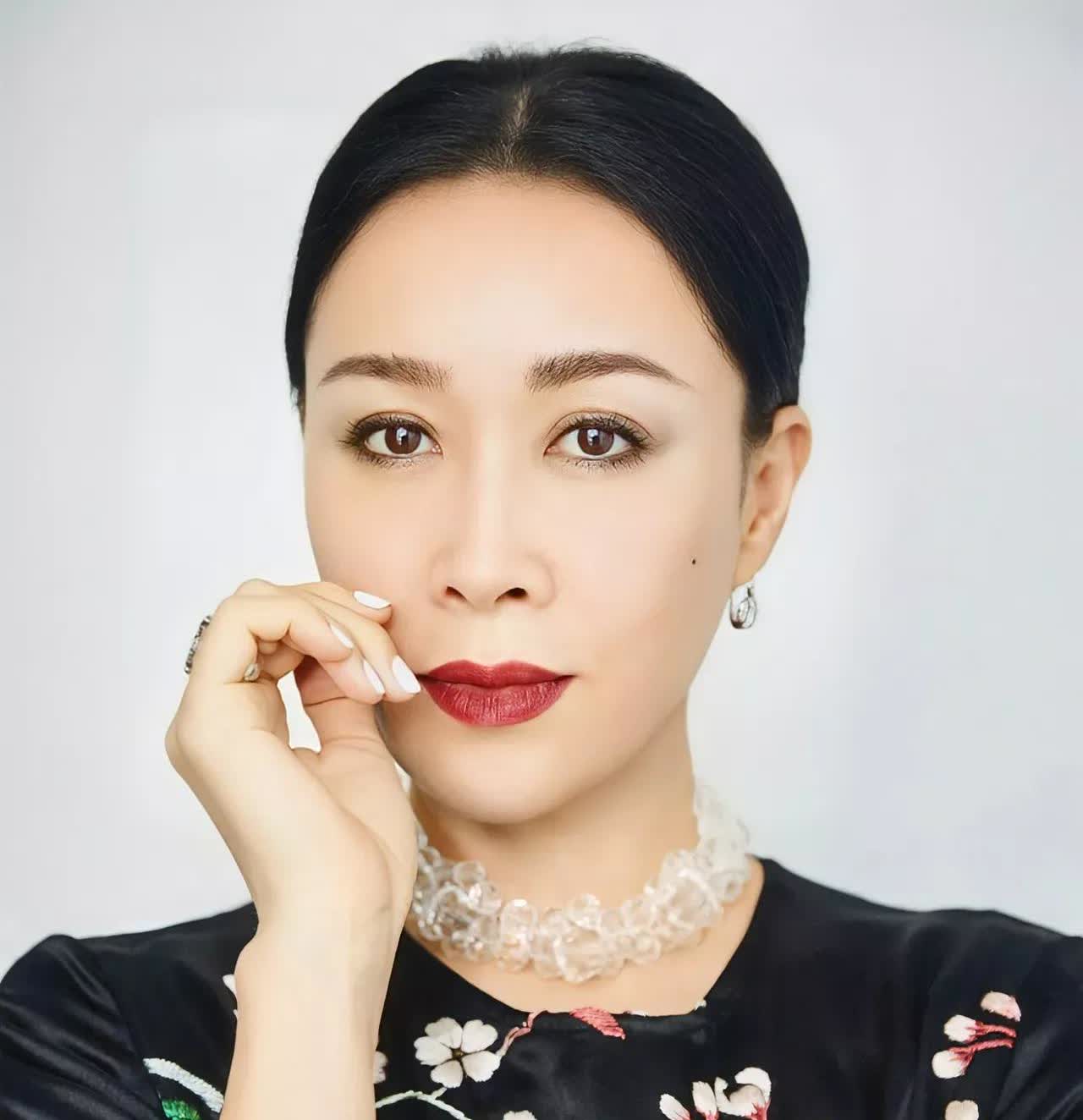 生娃最多的18位女星：
1.第一位、蒋丽莎icon，生4个娃以下是生娃较多的一