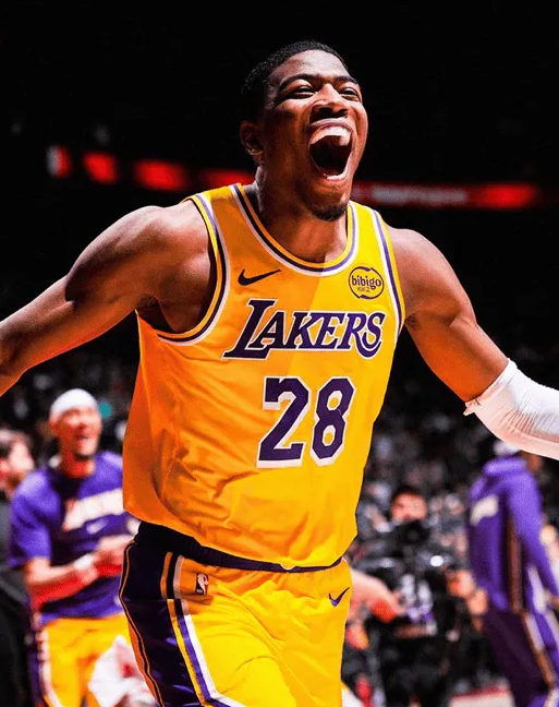 NBA常规赛，湖人123-120击败猛龙。
赛后湖人官媒更新了动态，晒出八村垒的