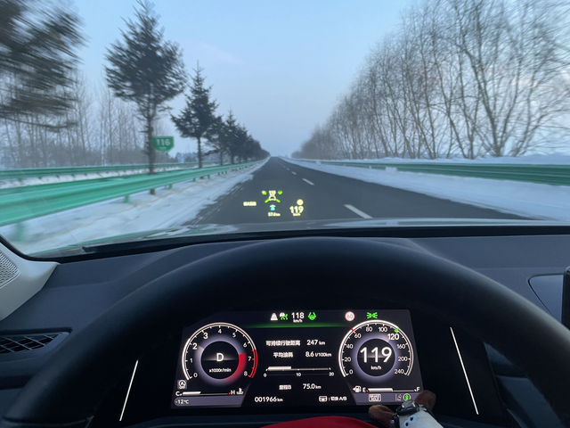 11代雅阁方向盘卡顿
高速行驶的时候，微调方向盘卡顿，始终转不到适应的方向，一直