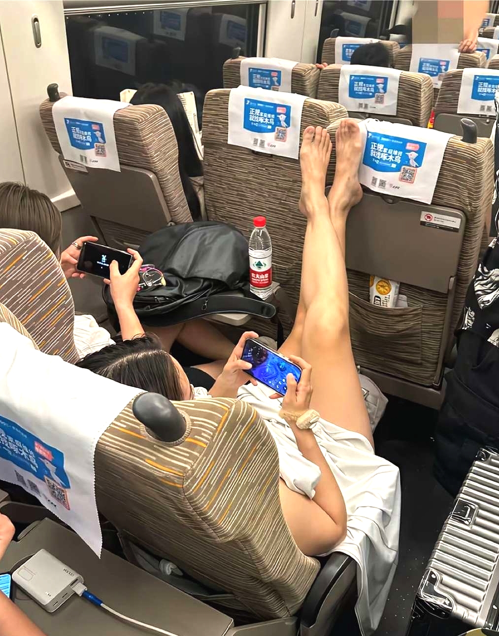列车上的这一幕，让人无语！
