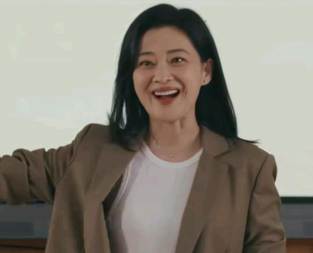 《我的后半生》，丽娜拿下大单，并开始学习服装设计了，这次一定会让沈青对她刮目相看
