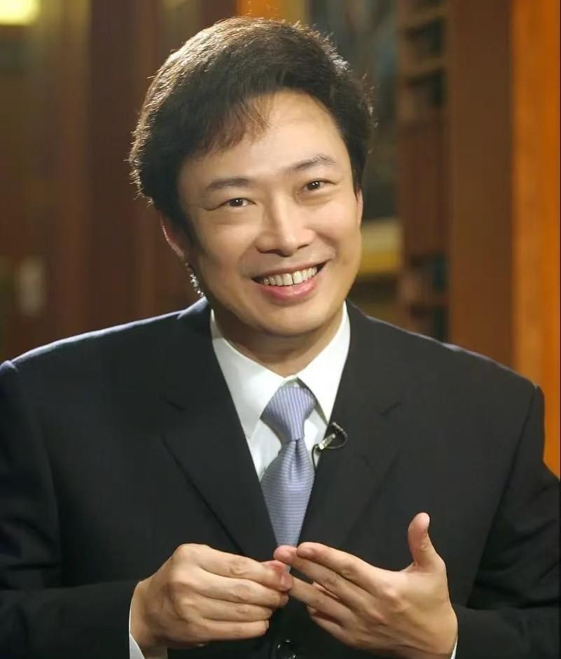一次，费玉清在日本女友家留宿，女友贴心地为他放好洗澡水，结果他刚跨进浴缸，女友就