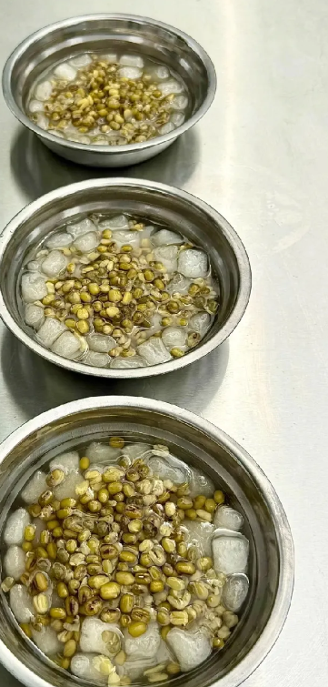 谁知道这个是哪里的特色美食小吃？冰冰凉凉太好吃了。