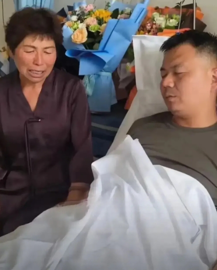 舍身救落水群众！

商丘小伙张伟，救人英雄的事迹 ！ 在商丘籍军人张伟 的家乡流