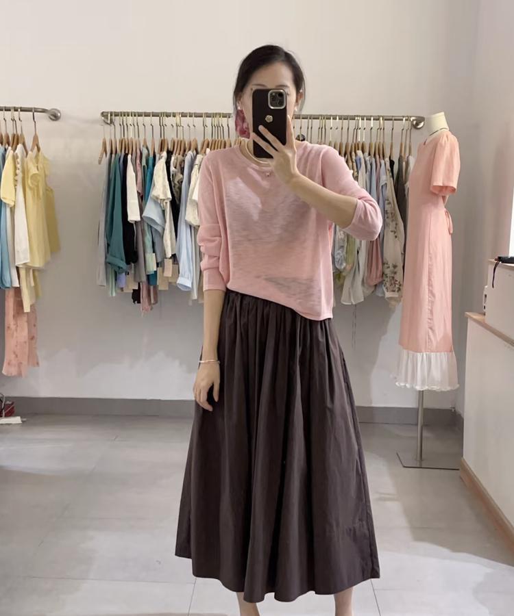 去小姑子店里当模特，她要送我一套衣服作为酬劳，大家帮忙看看哪一套更好看呢？
拍了