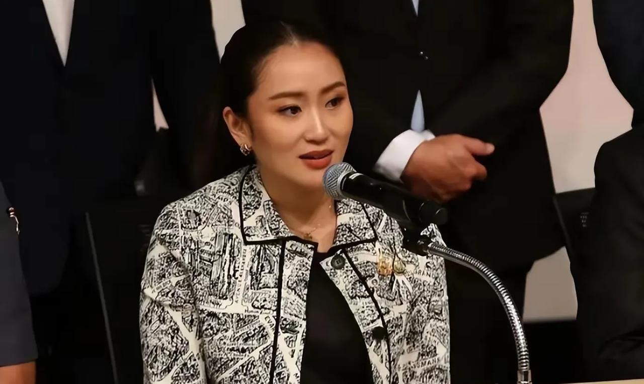 泰国没有给特朗普面子。泰国军方说继续备战，该打继续打，谈判是文官集团的事，说到这