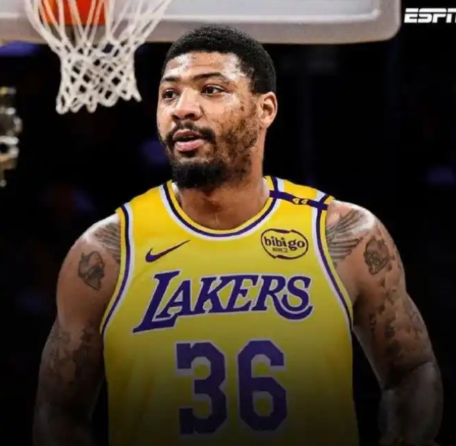 ESPN将湖人得到斯玛特的操作评分为B。理由如下：
在将非纳税中产特例分别用于中
