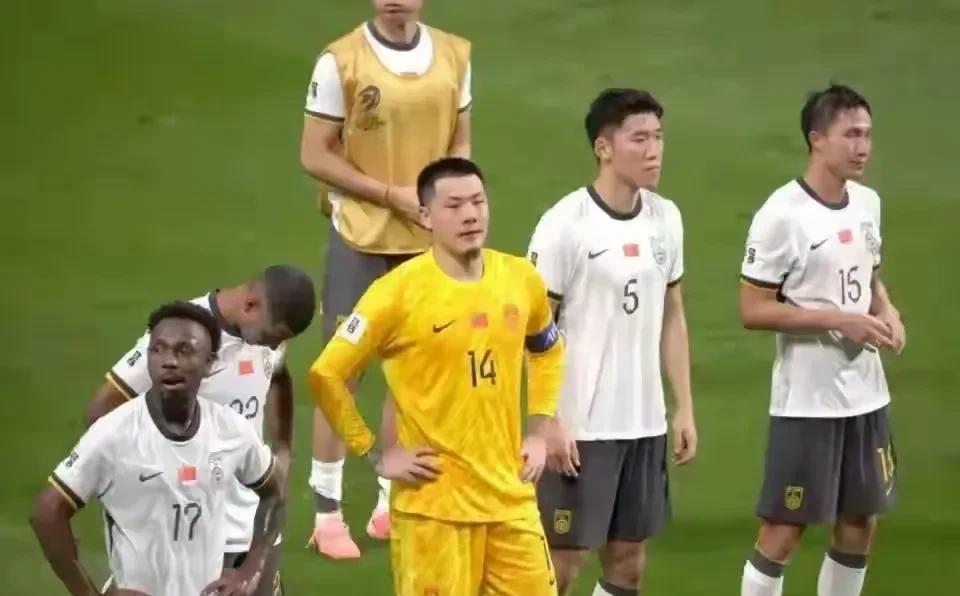现在回想起来，国足客场挑战印尼队这场比赛还是踢得很诡异的！很明显国足在积分榜上少