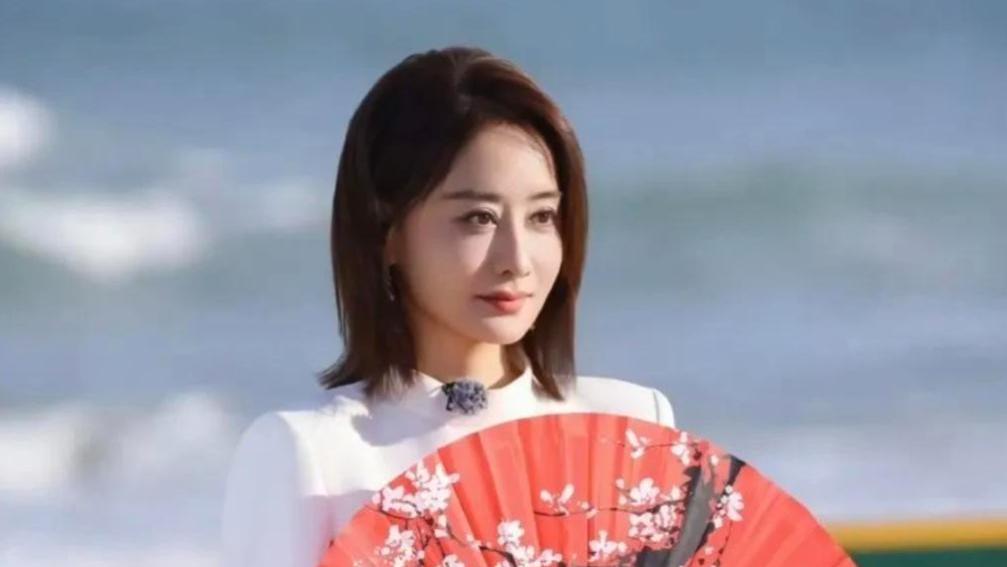 陈德容怒斥王蓉，网友直接怼上热搜：实力给流量让路 吃相太难看了