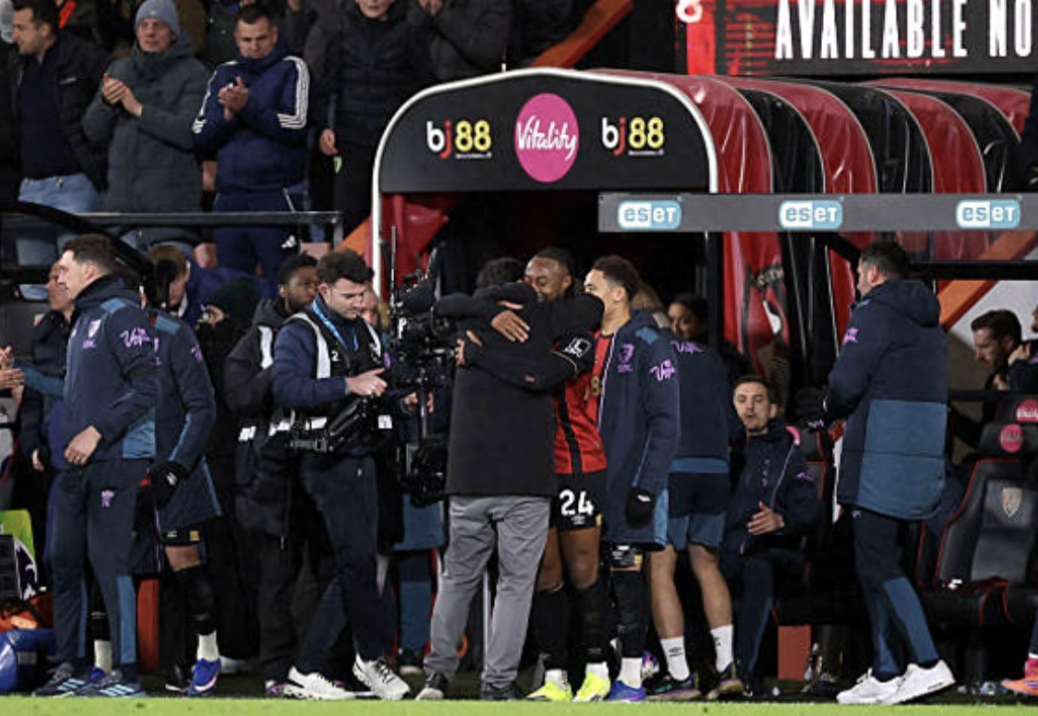 英超第21轮，伯恩茅斯3-2热刺。赛后，伯恩茅斯主教练伊劳拉接受了采访。
谈及本