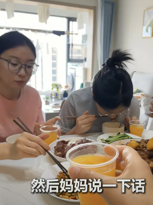 高考7门学科总成绩288分，被人民日报转发！

晚上刷抖音看到一个视频，内容是一