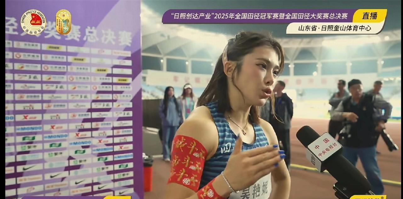 吴艳妮真是中国田径界的极品和争议人物。
从世界级层面上看，她没拿过奥运会冠军，世